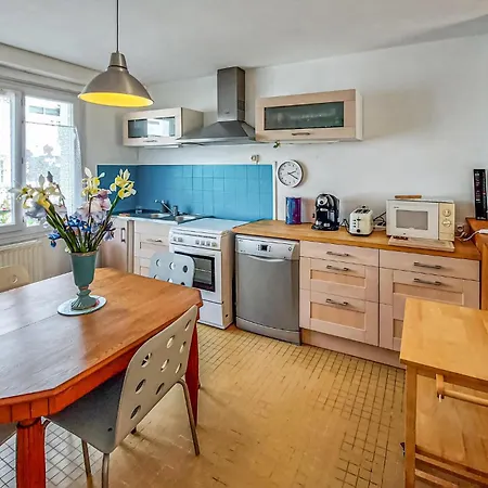 2 Bedroom Stunning In Saint-nazaire Dom wakacyjny *