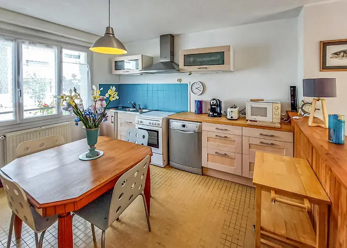 2 Bedroom Awesome In Saint-nazaire Casa de Férias *