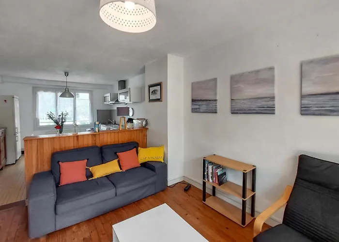 2 Bedroom Awesome In Saint-nazaire Casa de Férias