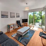 2 Bedroom Stunning Home In Saint-Nazaire 펜션 생나제르