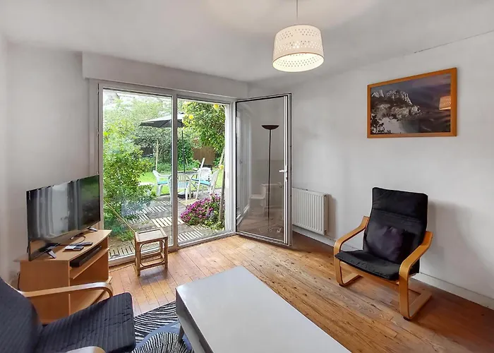 Holiday home 2 Bedroom Awesome In Saint-nazaire *