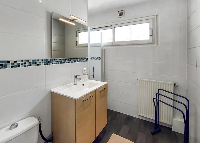 Holiday home 2 Bedroom Awesome In Saint-nazaire